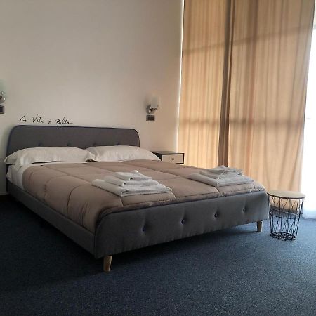 Hotel Domus Cerreto dʼEsi Buitenkant foto